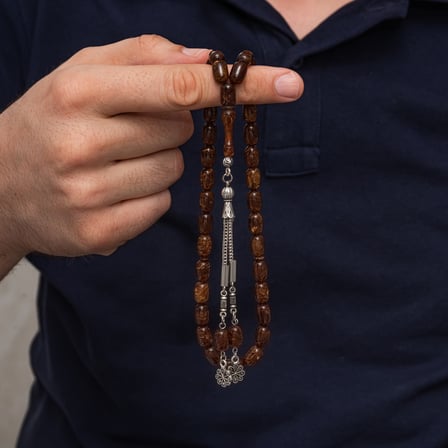 Metal Püsküllü Kestane Kahvesi Sıkma Kehribar Tesbih