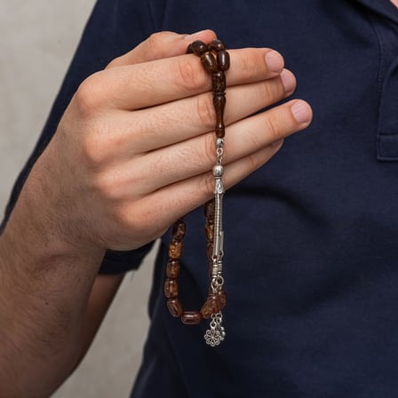 Metal Püsküllü Kestane Kahvesi Sıkma Kehribar Tesbih