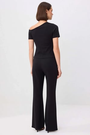 Kadın Kısa Kollu Crop Top Sedef Düğmeli Asimetrik Yaka Ribana Örme Vücuda Oturan Kesim XS Günlük