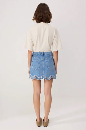 Kadın Mini Denim Etek Brode İşlemeli Detaylı Scallop Kesim %100 Pamuk Konforlu Günlük Rahat Modern