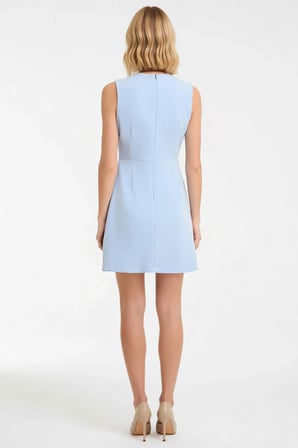 Kadın Mini Elbise V Yaka Kolsuz Dokuma Kumaş A Kesim Astarsız Hafif ve Esnek Yapıya Sahip Şık