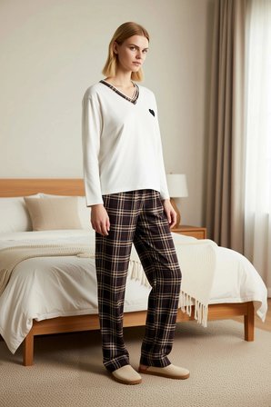 Kadın V Yaka Düşük Kol Uzun Kollu Regular Kalıp Ekose Desenli Pijama Takımı Şık %100 Pamuk