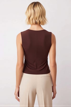 Kadın Bluz Degaje Yaka Kolsuz Örme Kumaş Fitted Kalıp Düz Desen Drape Büzgü Detay Kalın Sandy Dokuma