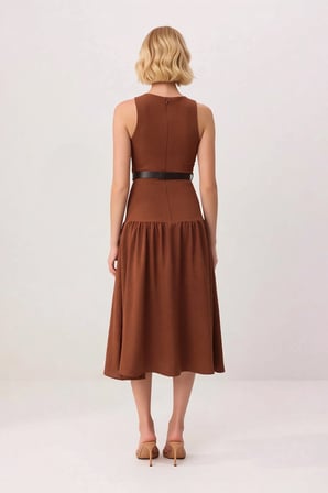 Kadın Kolsuz Maxi Elbise Kemerli Halter Yaka Skater Kesim Astarlı Polyester Dokuma Günlük Rahat