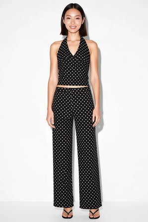 Kadın Kolsuz V Yaka Puantiyeli Crop Top Geniş Paça Takım Rahat Kesim Bubble Dokuma Günlük Modern