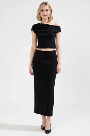 Kadın Büyük Beden Asimetrik Yaka Drape Detaylı Vücuda Oturan Esnek Örme Crop Top Uzun Etek Takımı