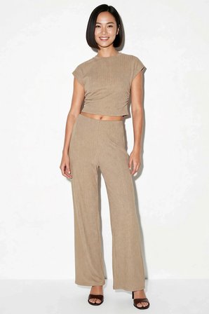 Kadın Crop Üst Geniş Paça Pantolonlu Takım Bisiklet Yaka Kolsuz Likralı Rahat Kesim Günlük Modern