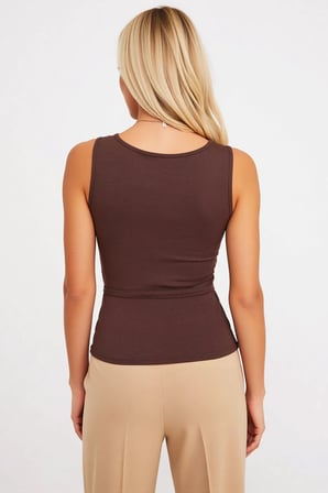 Kadın Bluz Degaje Yaka Kolsuz Fitted Örme Kumaş Düz Desen Bağlama Detaylı Regular Boy Spor