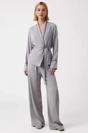 Kadın V Yaka Uzun Kol Relaxed Kalıp Dokuma Pijama Takımı Fonksiyonel Dayanıklı
