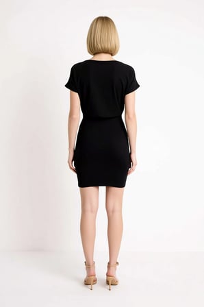 Kadın Kolsuz Bodycon Mini Elbise Kayık Yaka Düşük Kol Detaylı %97 Pamuk Örme Konforlu Günlük Rahat