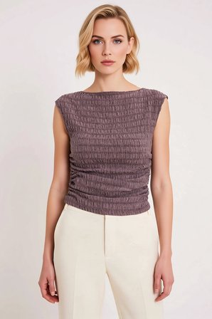 Kadın Bluz Fitted Düz Desen Kayık Yaka Kolsuz Büzgülü Drape Detaylı Gofre Dokulu Örme Crop