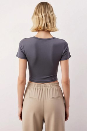 Kadın Bluz Spor Büzgü Detaylı Micro Örme Kumaş Bisiklet Yaka Kısa Kol Fitted Kalıp Düz Desen