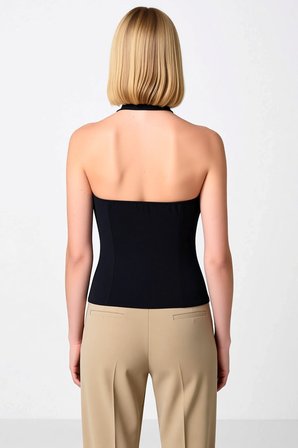 Kadın Bluz Halter Yaka Kolsuz Regular Kalıp Krep Dokuma Kumaş Metal Aksesuar Detaylı Düz Desen