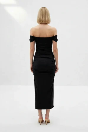 Kadın Carmen Yaka Düşük Kollu Bodycon Örme Midi Elbise Astarsız Sandy Dokulu Zarif Günlük Rahat