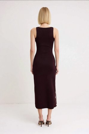 Kadın Kolsuz Bisiklet Yaka Maxi Vücuda Oturan Dantel Detaylı %100 Polyester Triko Elbise Günlük