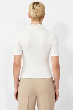 Kadın Bluz Triko V Yaka Tül Çiçek Detaylı Kısa Kol Fitted Kalıp Crop Boy Fitilli Dokuma Şık