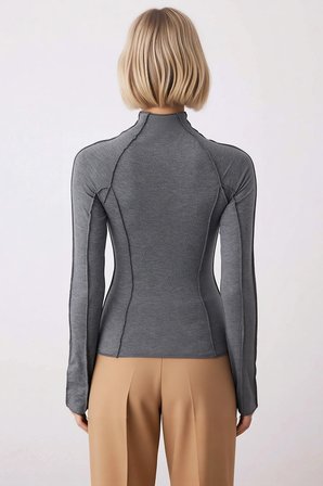 Kadın Örme Bluz Fitted Vücuda Oturan Dik Yaka Uzun Kol Reglan Süprem Kumaş Nervür Dikişli Şık