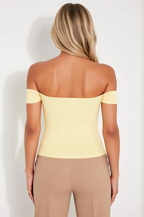 Kadın Bluz Carmen Yaka Düşük Kısa Kol Fitted Vücuda Oturan Örme Çizgili Büzgülü Kaşkorse Regular Boy