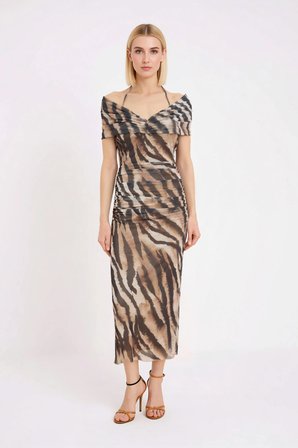 Kadın Zebra Desenli Carmen Yaka Kolsuz Bodycon Midi Elbise Tül Astarlı Party Günlük Rahat Modern