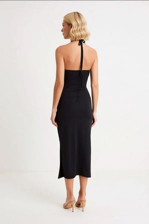 Kadın Halter Yaka Bodycon Midi Elbise İnce Askılı Astarsız Sandy Dokulu Zarif Kesim Günlük Rahat