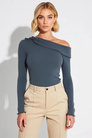 Kadın Bluz Fitted Asimetrik Yaka Uzun Kol Fitilli Örme Aksesuar Detaylı Crop Kesim Vücuda Oturan