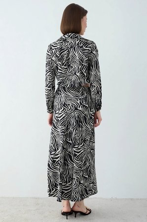 Kadın Büyük Beden Zebra Desenli Viskon Gömlek Etek Takımı Crop Boy Yaka Uzun Kol Fitted Kesim Günlük