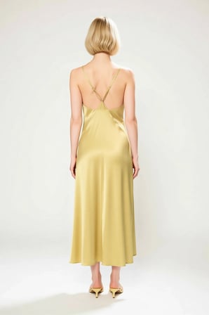 Kadın Slip Elbise V Yaka İnce Askılı Saten Dokuma Maxi Boy Kolsuz Zarif Astarsız Kesim Günlük Rahat