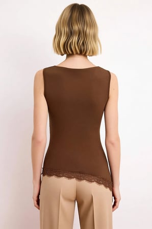 Kadın Bluz Fitted Degaje Yaka Kolsuz Asimetrik Dantel Detaylı Örme Esnek Düz Desen Micro Dokuma