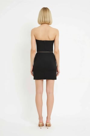 Kadın Straplez Mini Elbise Zincirli Detaylı Bodycon Kesim Esnek Dokuma Kolsuz Kısa Boy Günlük Rahat