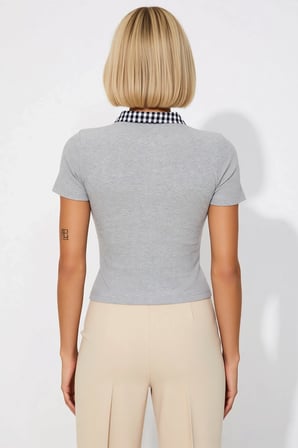 Kadın Bluz Fitted Crop Polo Yaka Kısa Kol Fitilli Örme Dokuma Detaylı Yarım Pat Düğmeli Kaşkorse