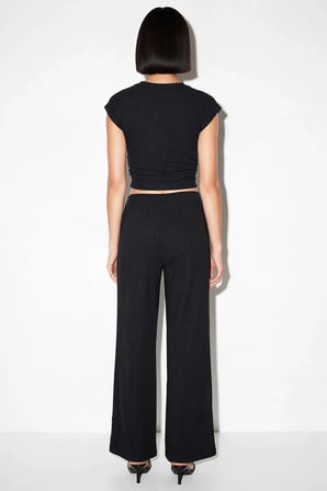 Kadın Crop Üst Geniş Paça Pantolonlu Takım Bisiklet Yaka Kolsuz Likralı Rahat Kesim Günlük Modern