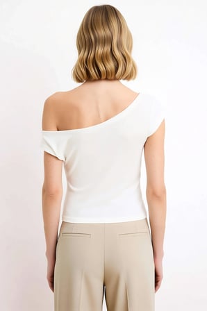 Kadın Bluz Asimetrik Yaka Ay Kol Örme Kumaş Dantel Detaylı Fitted Kalıp Crop Boy Kolsuz Tasarım