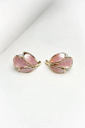 Yaprak Figürlü Pembe Renk Küpe