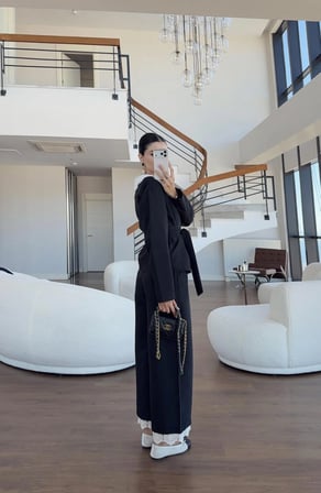 Kadın Siyah Dantel Detaylı Bebe Yaka Ceket Pantolon Kuşaklı Takım