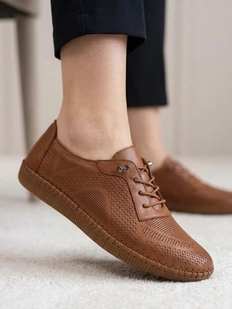 BEREN Hakiki Deri Taba Kadın Yürüyüş  Ayakkabı Lazer Delikli Ortopedik Taban Elastik Bağcıklı Comfort Sneaker