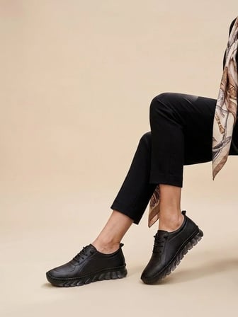 BEREN Hakiki Deri Siyah Kadın Ayakkabı Lazer Delikli Ortopedik Taban Casual Günlük Yürüyüş Ayakkabısı Sneakers