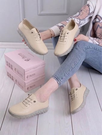 BEREN Hakiki Deri Bej Kadın Ayakkabı Ortopedik Taban Düz Esnek Bağcıklı Comfort Casual Günlük Sneaker
