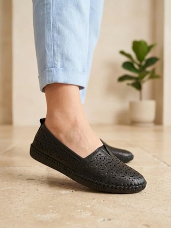 BEREN Hakiki Deri Siyah Kadın Babet Ortopedik Taban Lazer Delikli Slip-On Comfort Ayakkabı