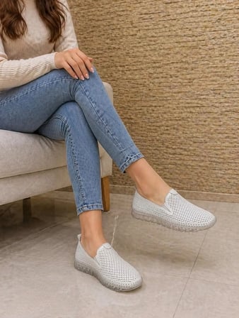BEREN Hakiki Deri Beyaz Kadın Ayakkabı Lazer Delikli Ortopedik Taban Slip-On Casual Günlük Yürüyüş Ayakkabısı