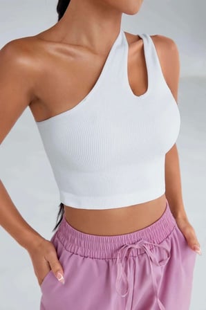 Kadın Beyaz Modern Fit Tek Omuz Cut Out Detaylı Crop Top Bluz