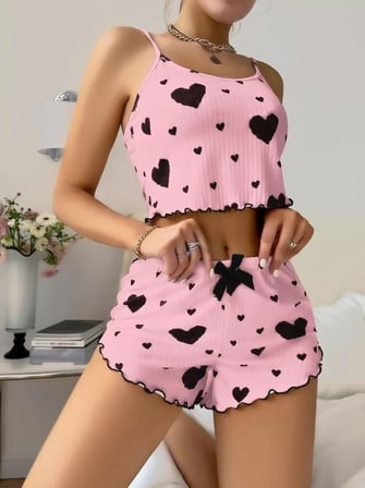 Pamuklu Pembe Üstüne Siyah Kalp Desenli Askılı Fitilli Şortlu Pijama Takımı