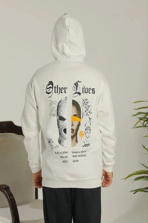 Oversize Kapüşonlu Sweatshirt – Beyaz “Other Lives” Ön ve Arka Baskılı Beyaz