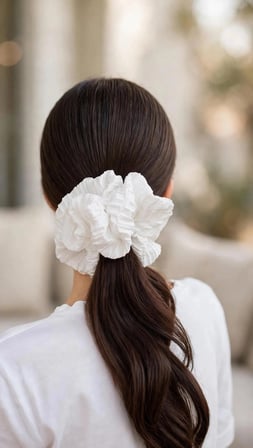 Beyaz Pliseli Kumaş Scrunchie Saç Tokası - Standart Boy Dokulu Saç Lastiği Aksesuarı