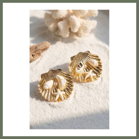Bezos Gold Renk Deniz Kabuğu Deniz Yıldızı ve Beyaz Taş Detaylı Küpe BEZOS1