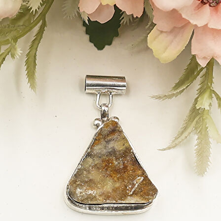 Üçgen Formlu Doğal Kalsedon Taşlı Kolye