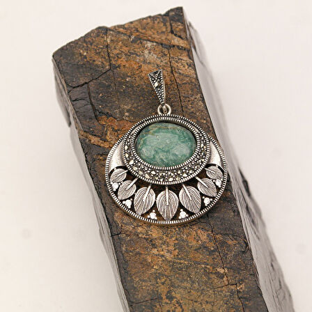 Gümüş Zincirli  Yaprak Desenli Oltu Zümrüdü Kolye