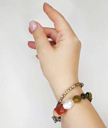 Kelimelerden Öte Kadın Bileklik