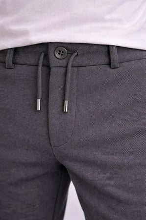 Erkek Diagonel Mikro Dokulu Duble Paça Cepli Pantolon Bağcıklı Bel, Modern Kesim - Füme