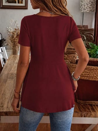 Kadın Kısa Kollu Yuvarlak Yakalı Düğmeli önden Asimetrik Kesim Detaylı Viskon Bluz