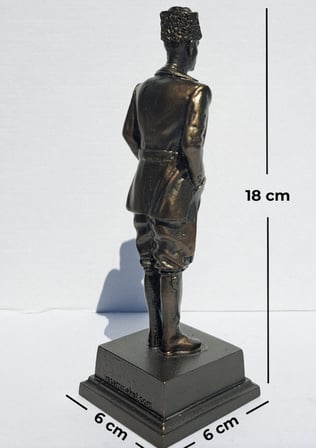 Kalpaklı Atatürk Heykeli Biblo